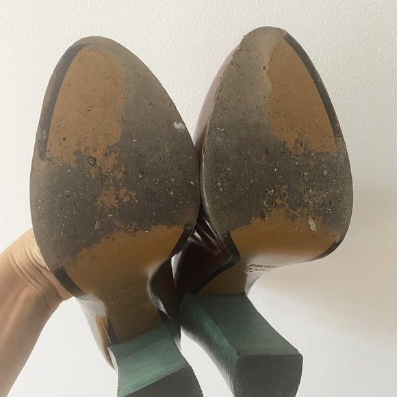 a pair of high-heeled brown Fendi Escarpin - Picture 10 of 11